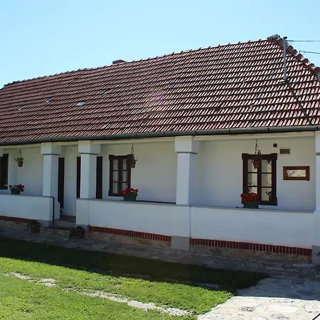 Nemetvar Vendeghaz Affittacamere Szendro
